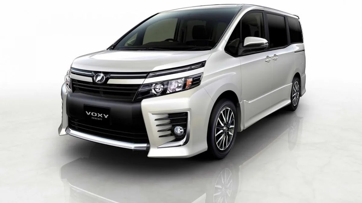 Illustrative Toyota Voxy photo for the Toyota Noah listing